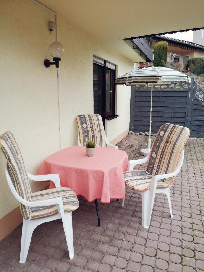 Ebenerdige Ferienwohnung Mit Grosser Terrasse In Der Naehe Des Waldes, Zum Wohlfuehlen Schoneck Екстериор снимка